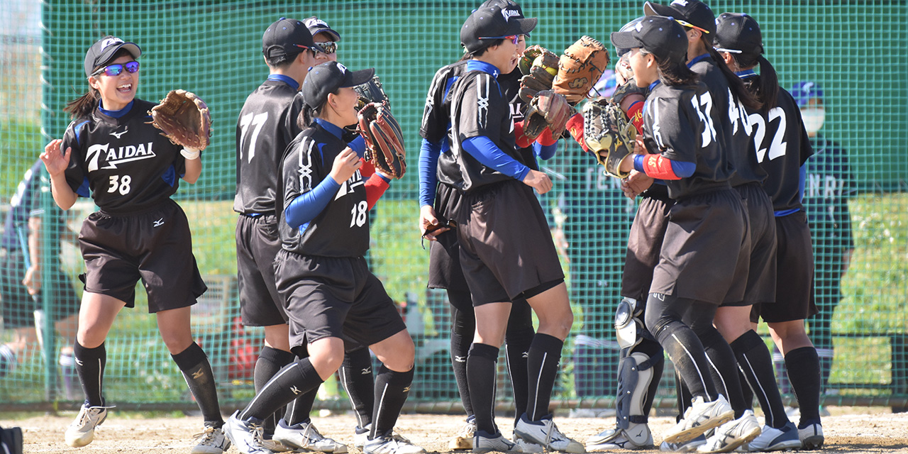 トップページ ソフトボール部 女子