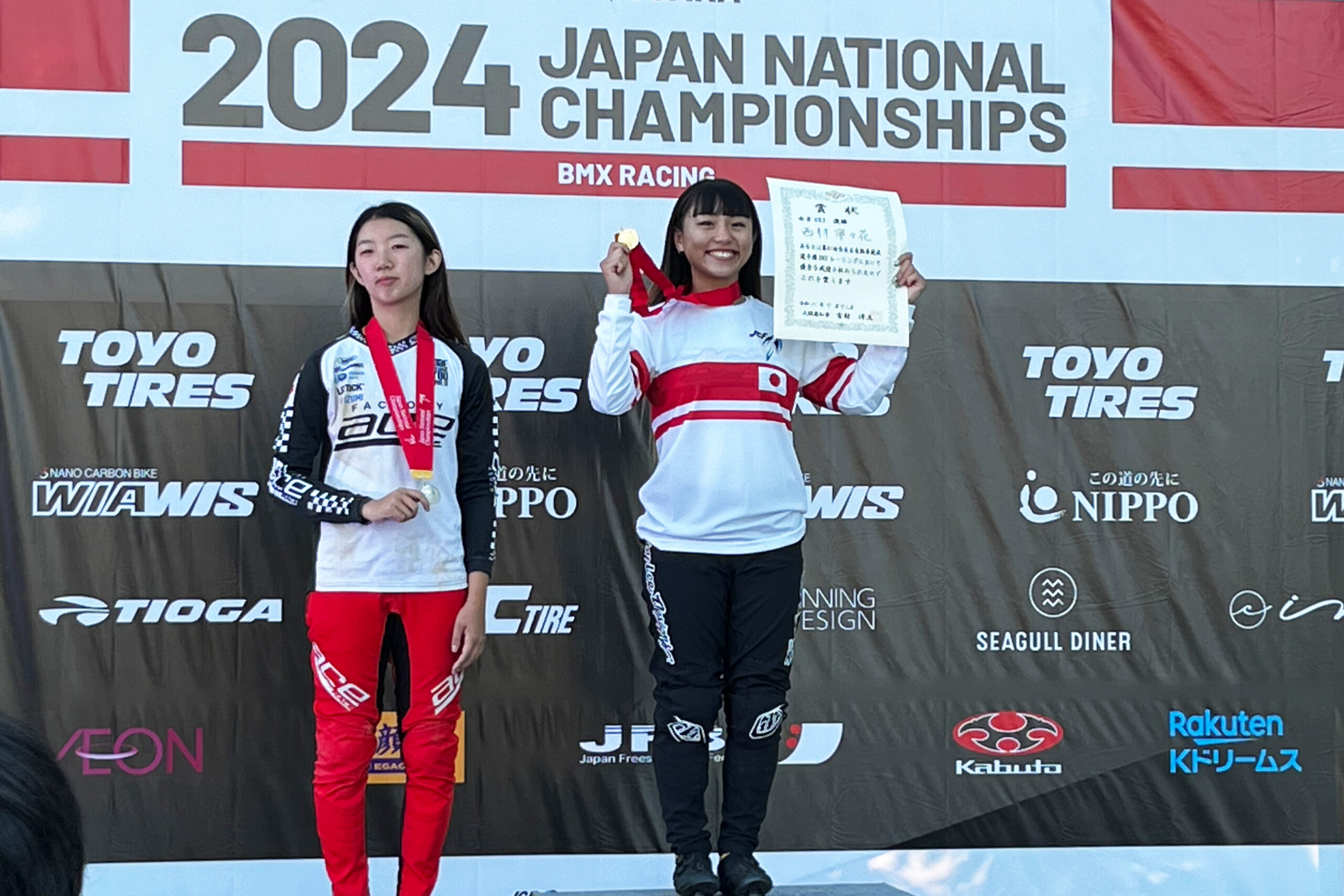 女子アンダー23で西村が優勝（写真右）