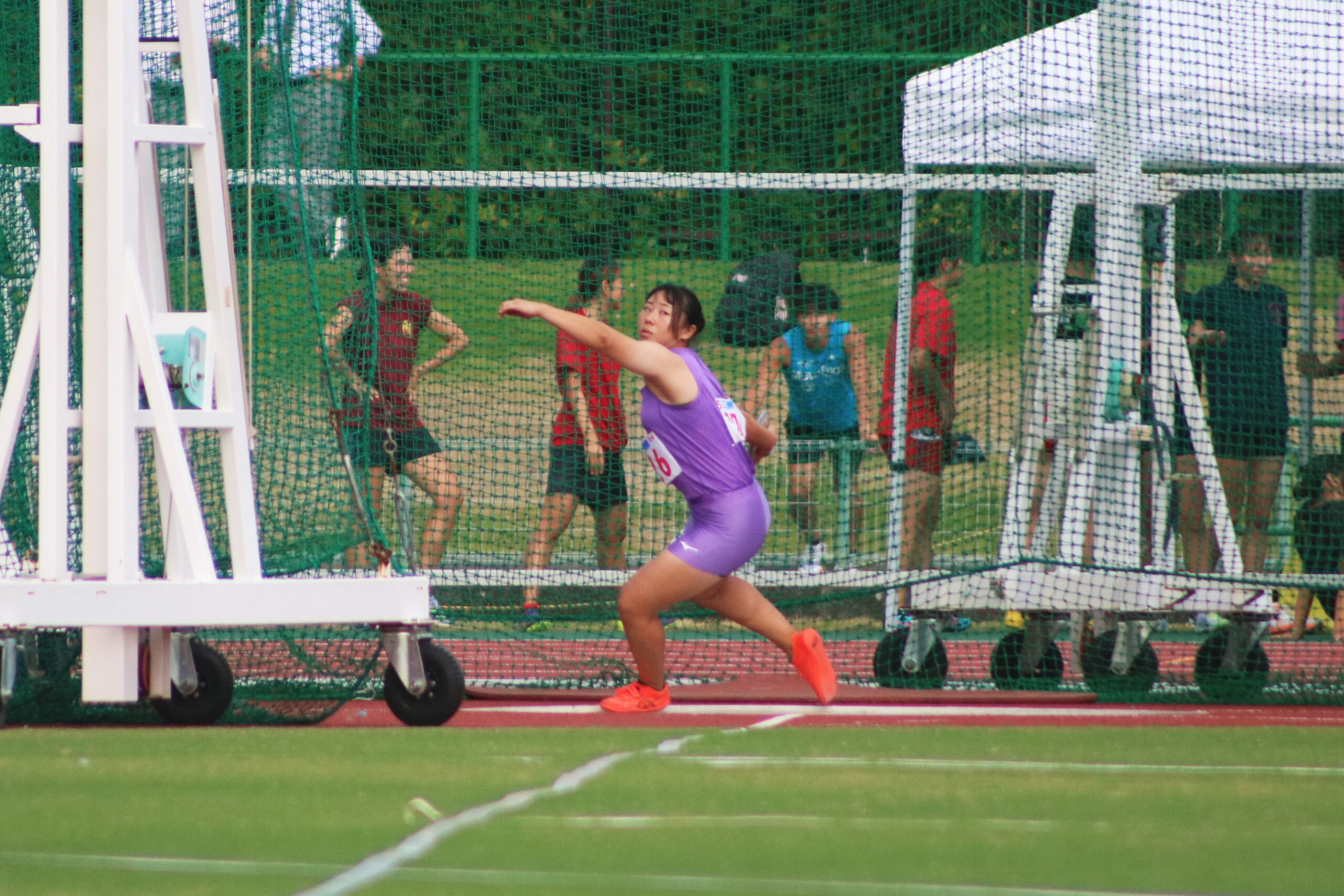 〈女子円盤投げ〉　2位　中原鈴