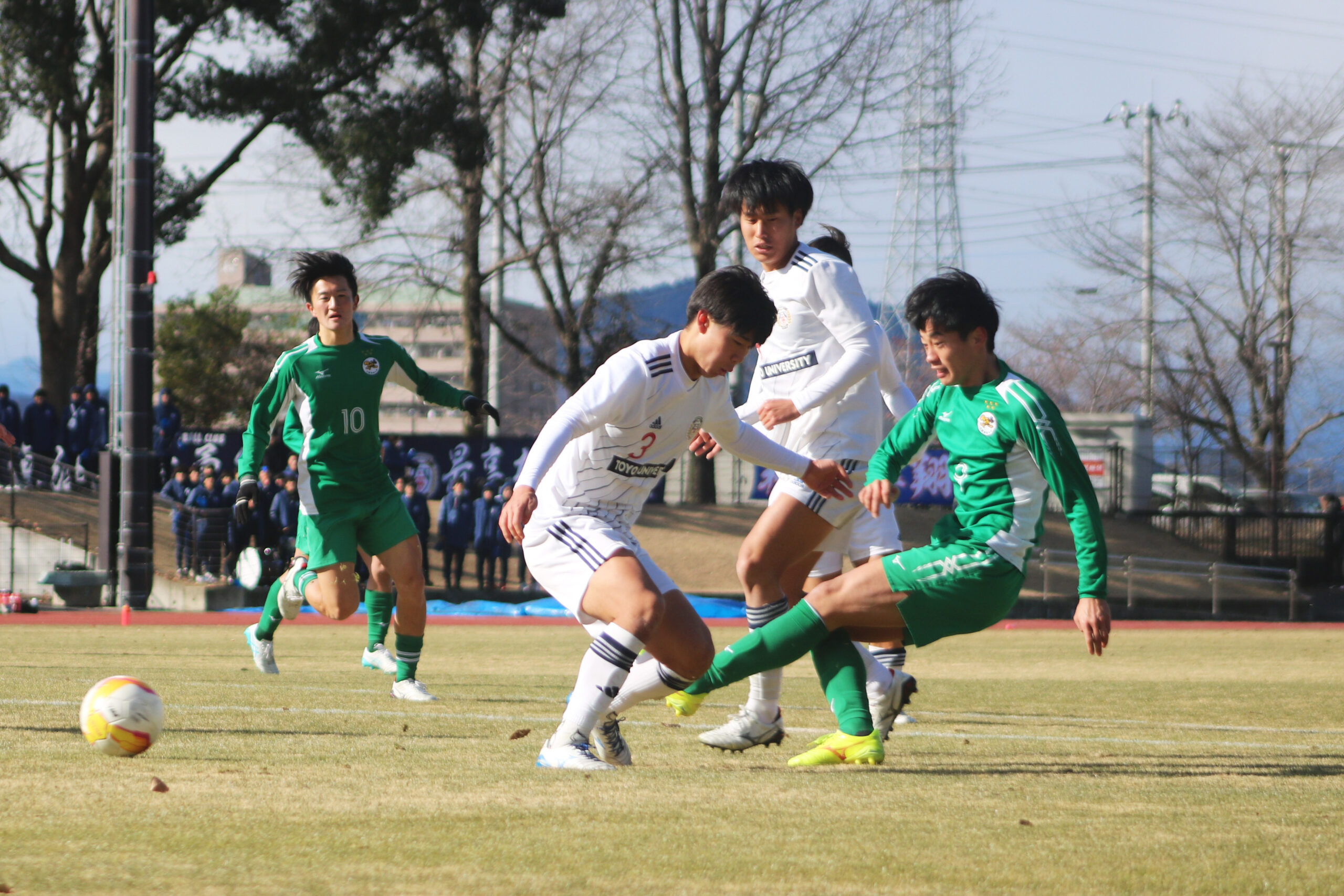 古山兼悟（体育4年、立正大学淞南／写真右）・木戸柊摩（体育4年、北海学園札幌／写真奥）