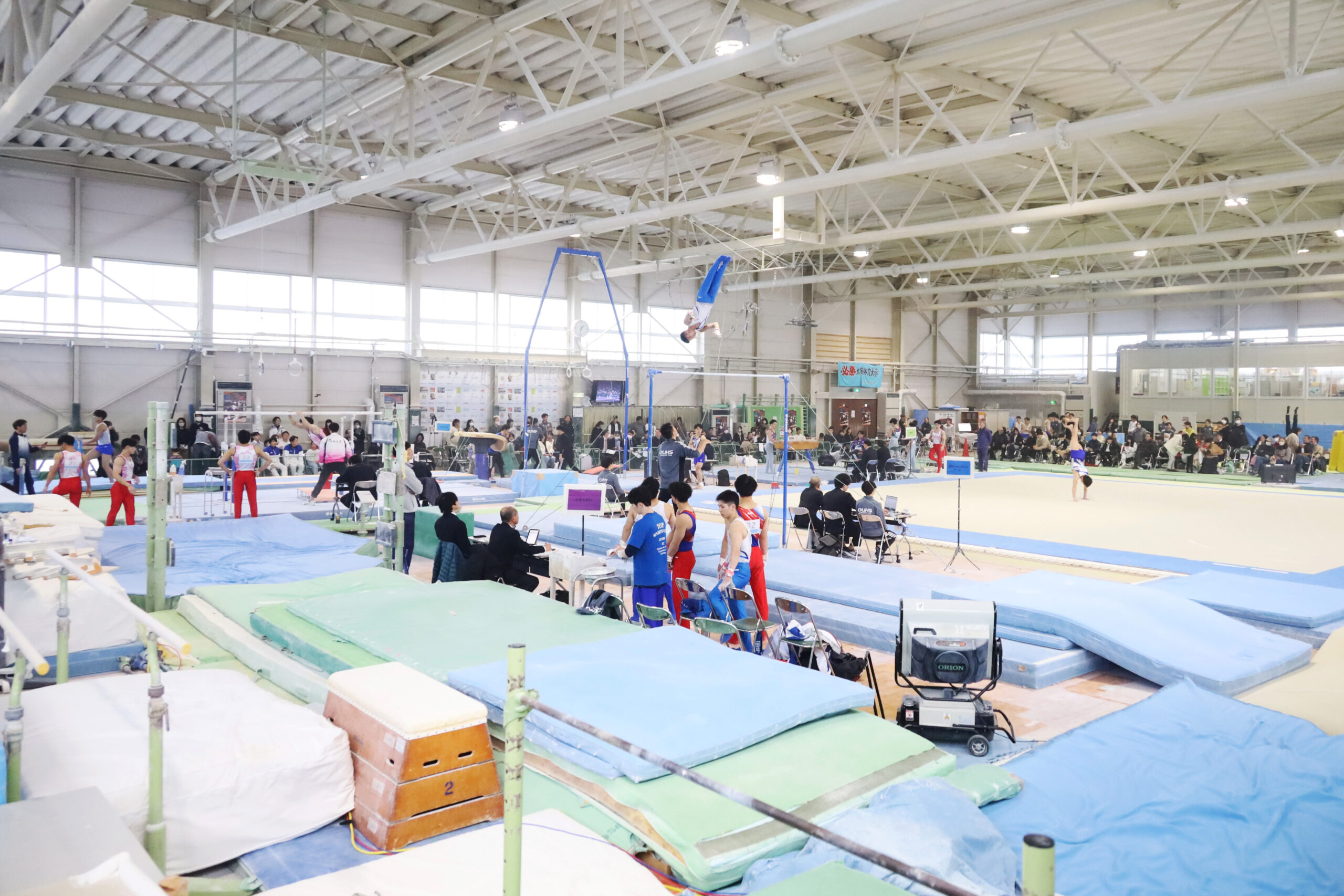 本学体操競技場で開かれた「2025 OUHS GYMNASTICS INVITATIONAL」