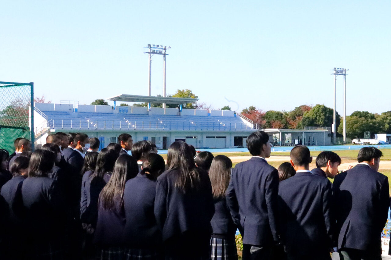 陸上競技場を見学